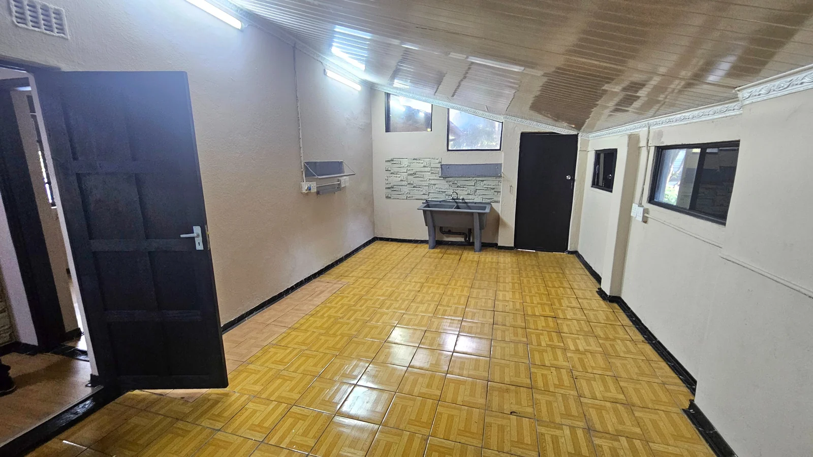 Spacious Family Home with Flatlet