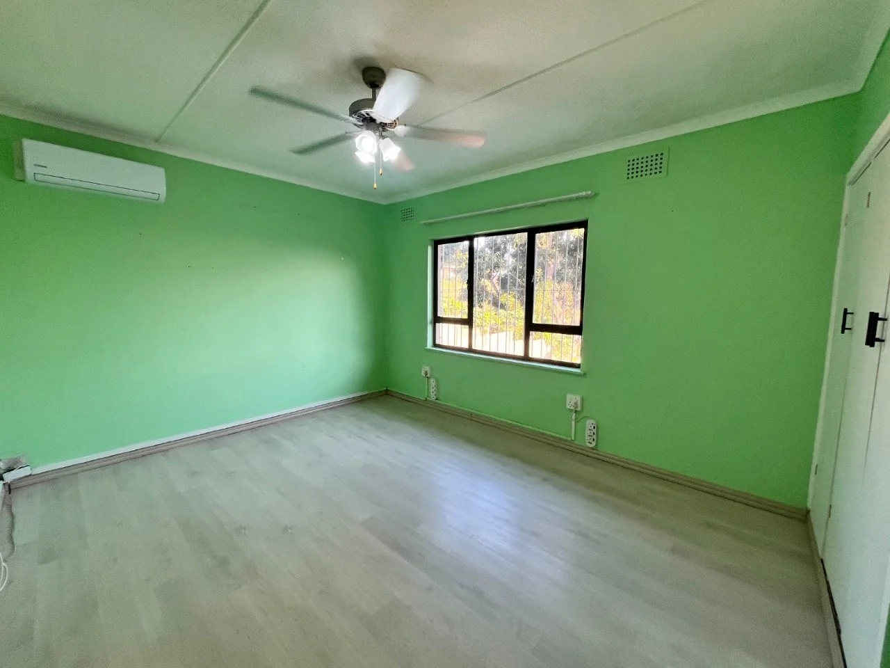 3 Bedroom house with swimming pool in Glenmore