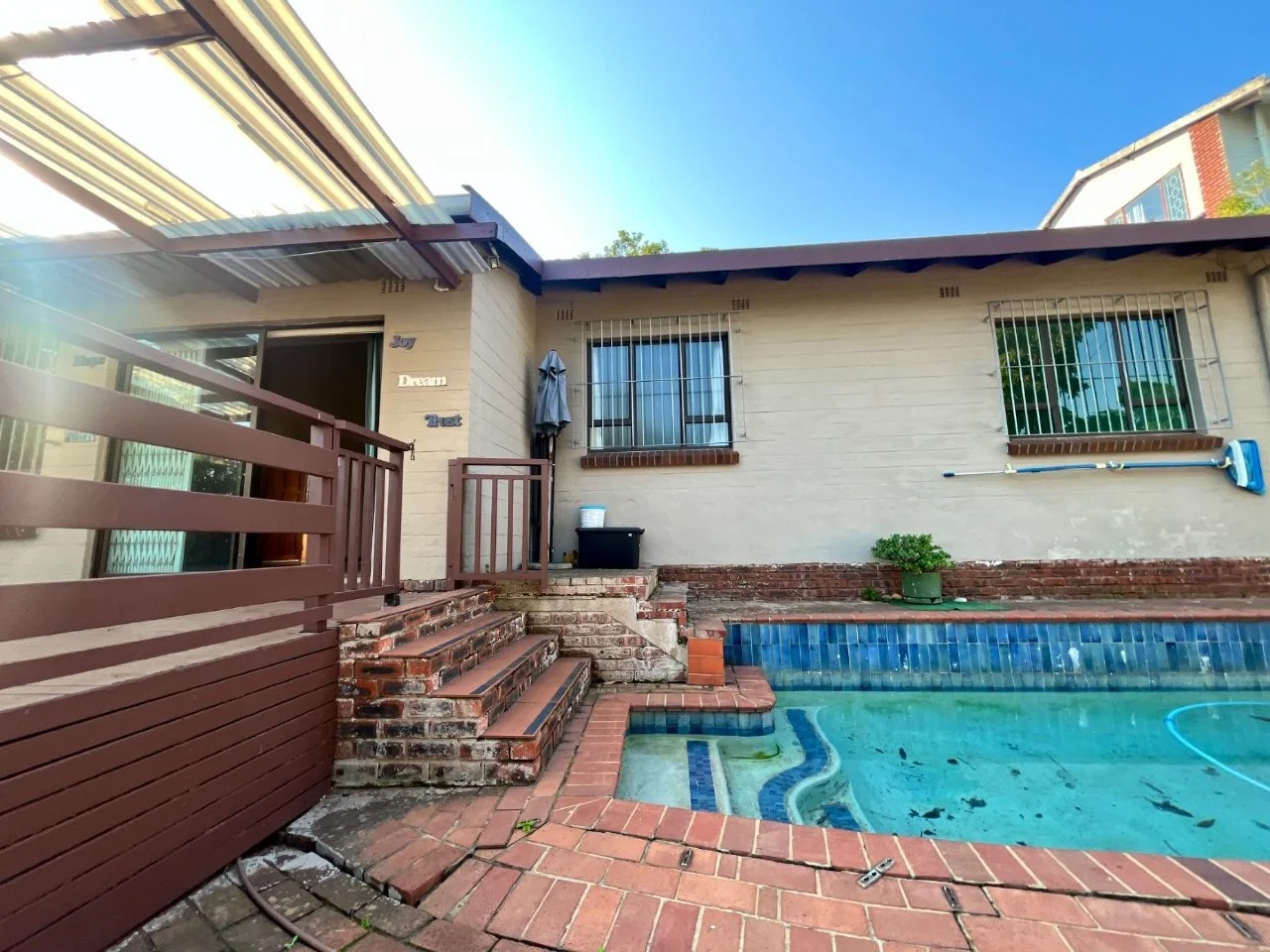 3 Bedroom house with swimming pool in Glenmore