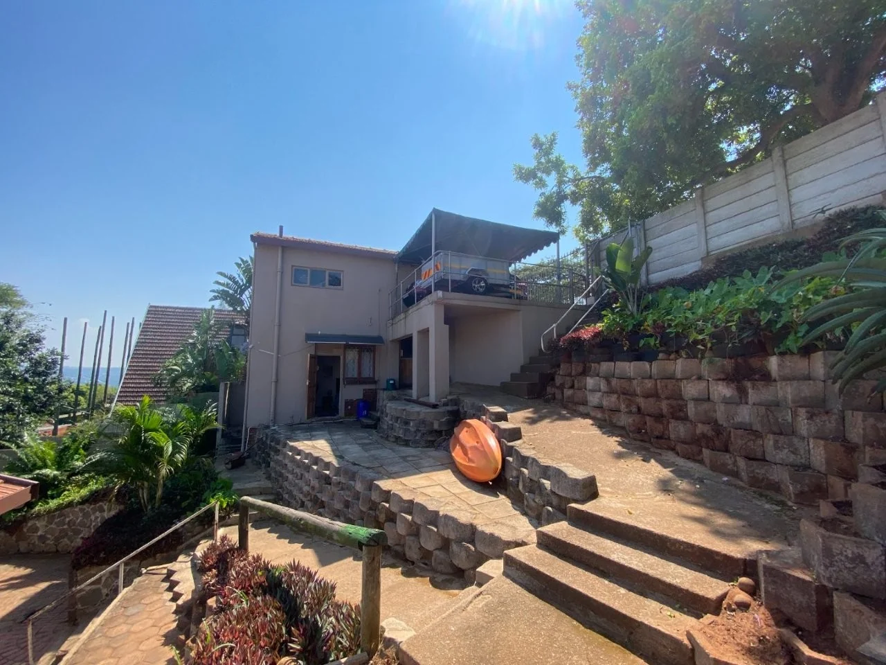 3 Bedroom house with swimming pool in Glenmore