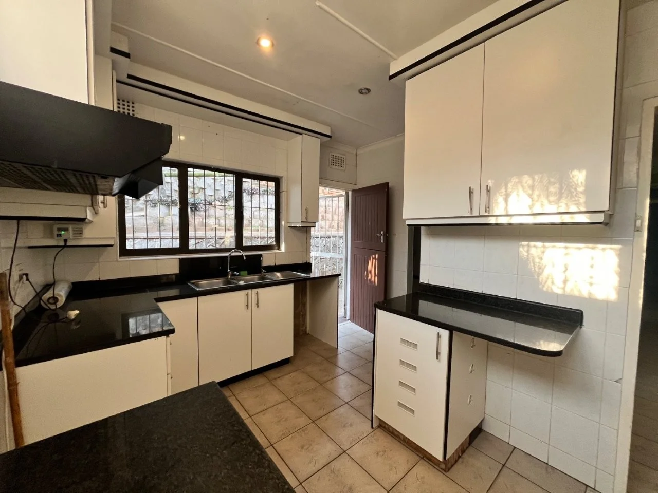 3 Bedroom house with swimming pool in Glenmore