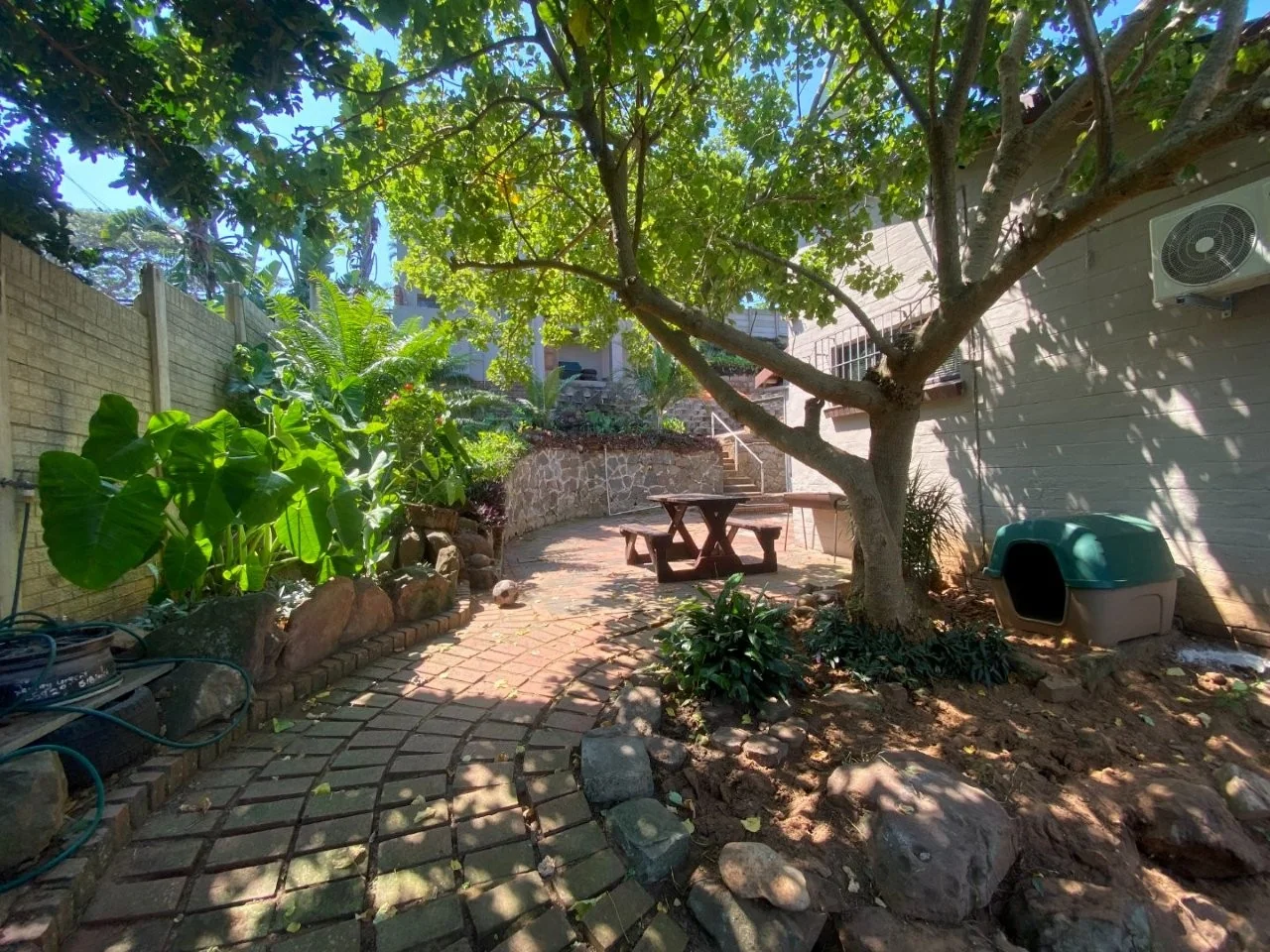 3 Bedroom house with swimming pool in Glenmore