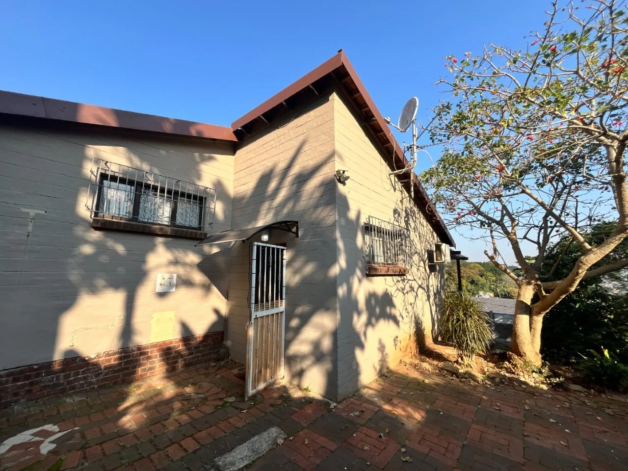 3 Bedroom house with swimming pool in Glenmore