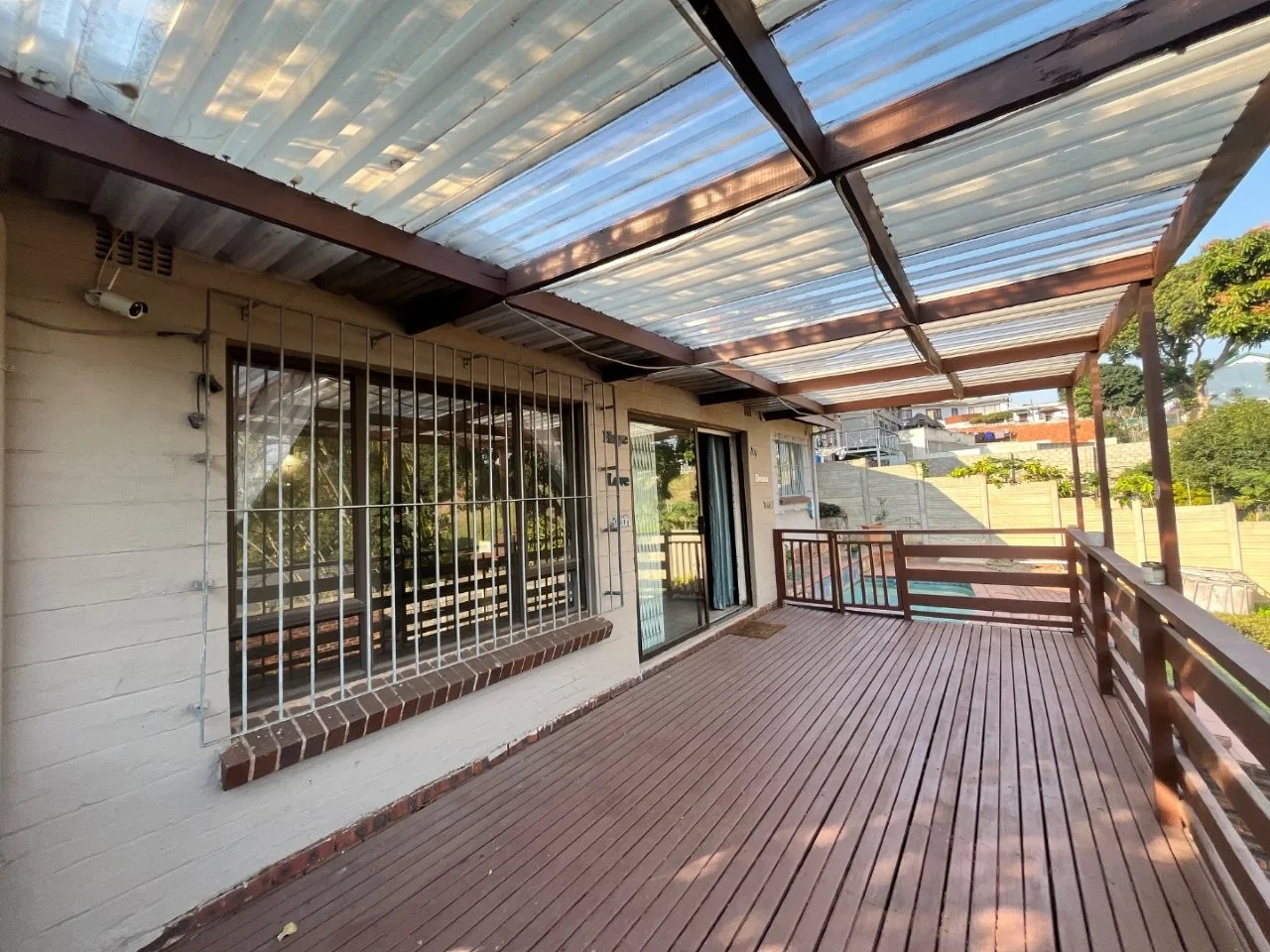 3 Bedroom house with swimming pool in Glenmore