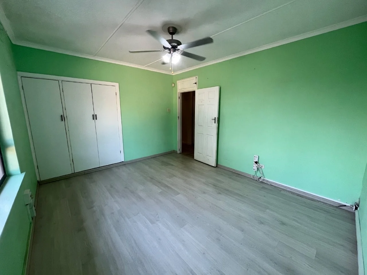 3 Bedroom house with swimming pool in Glenmore