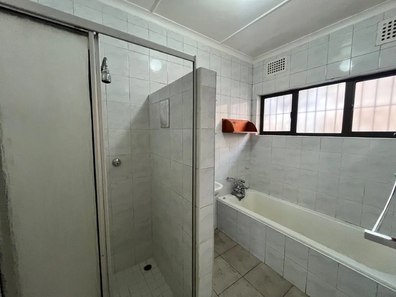 3 Bedroom house with swimming pool in Glenmore
