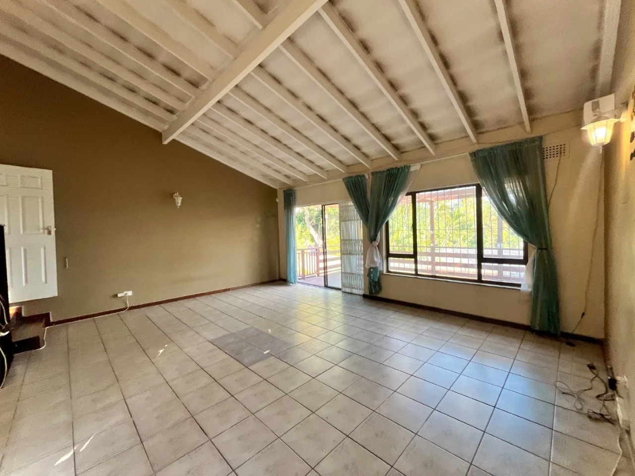 3 Bedroom house with swimming pool in Glenmore