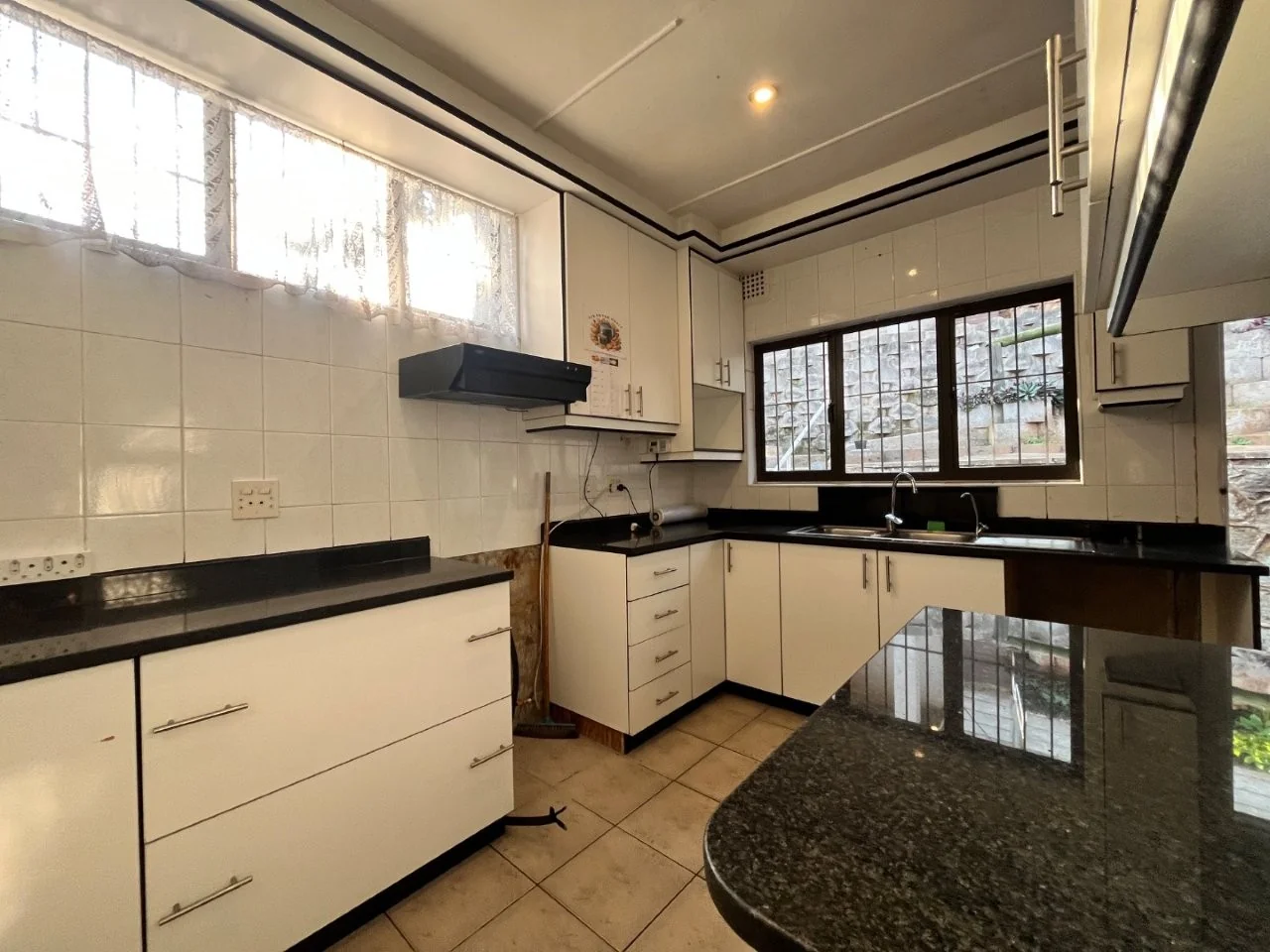 3 Bedroom house with swimming pool in Glenmore