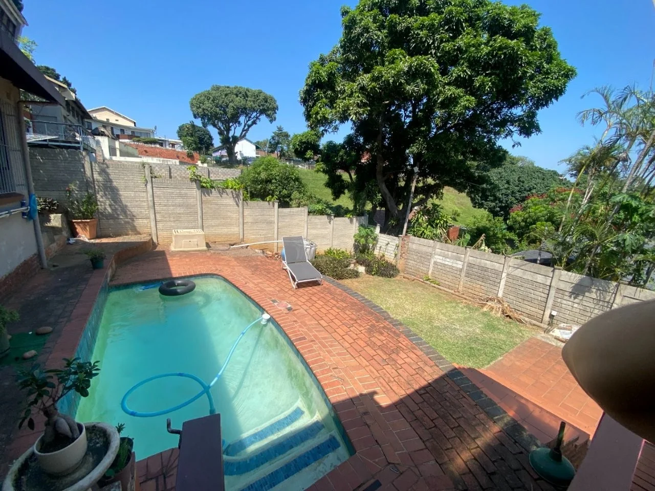 3 Bedroom house with swimming pool in Glenmore