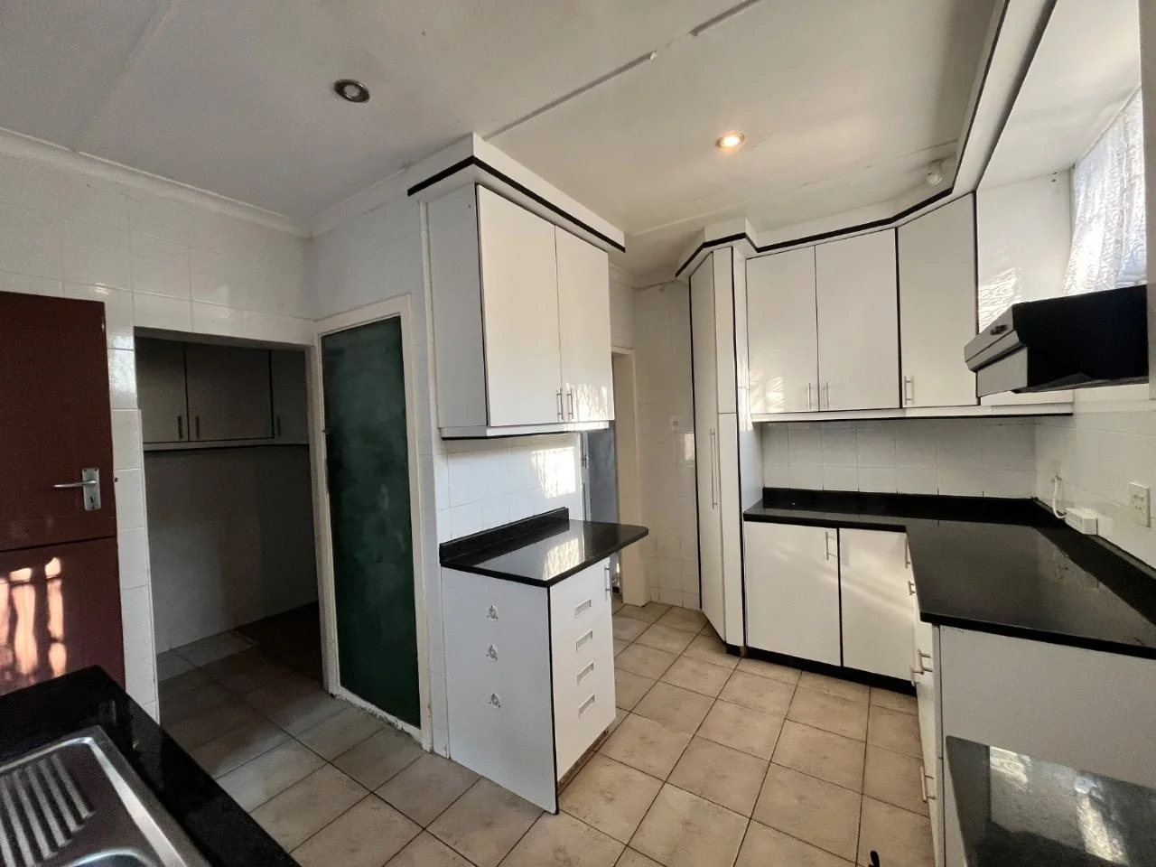3 Bedroom house with swimming pool in Glenmore
