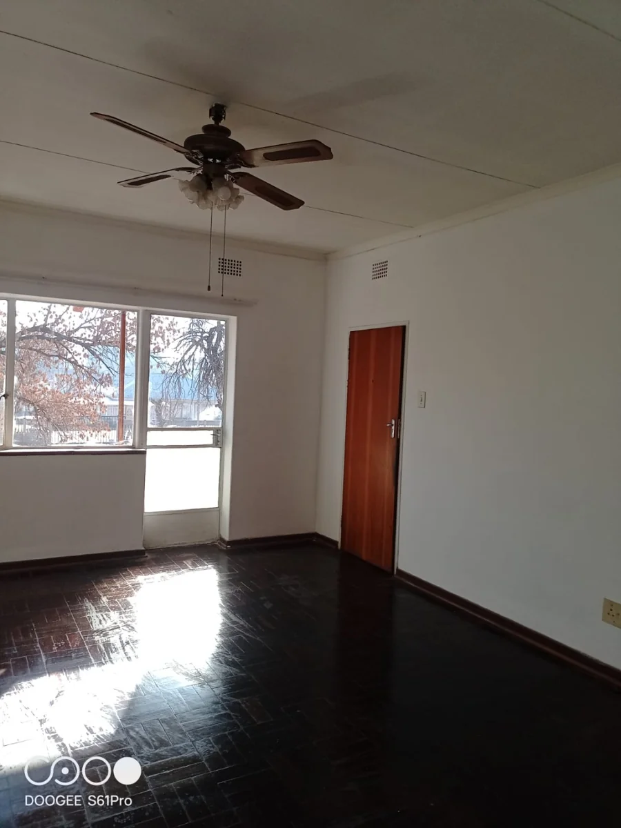 Sunny & secure 2 bedroomed Apartment for sale in Three Rivers.