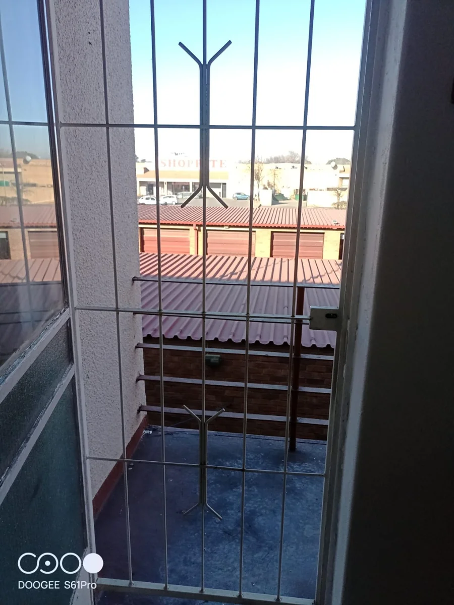 Sunny & secure 2 bedroomed Apartment for sale in Three Rivers.