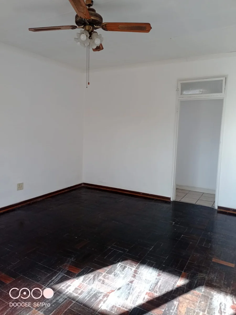 Sunny & secure 2 bedroomed Apartment for sale in Three Rivers.