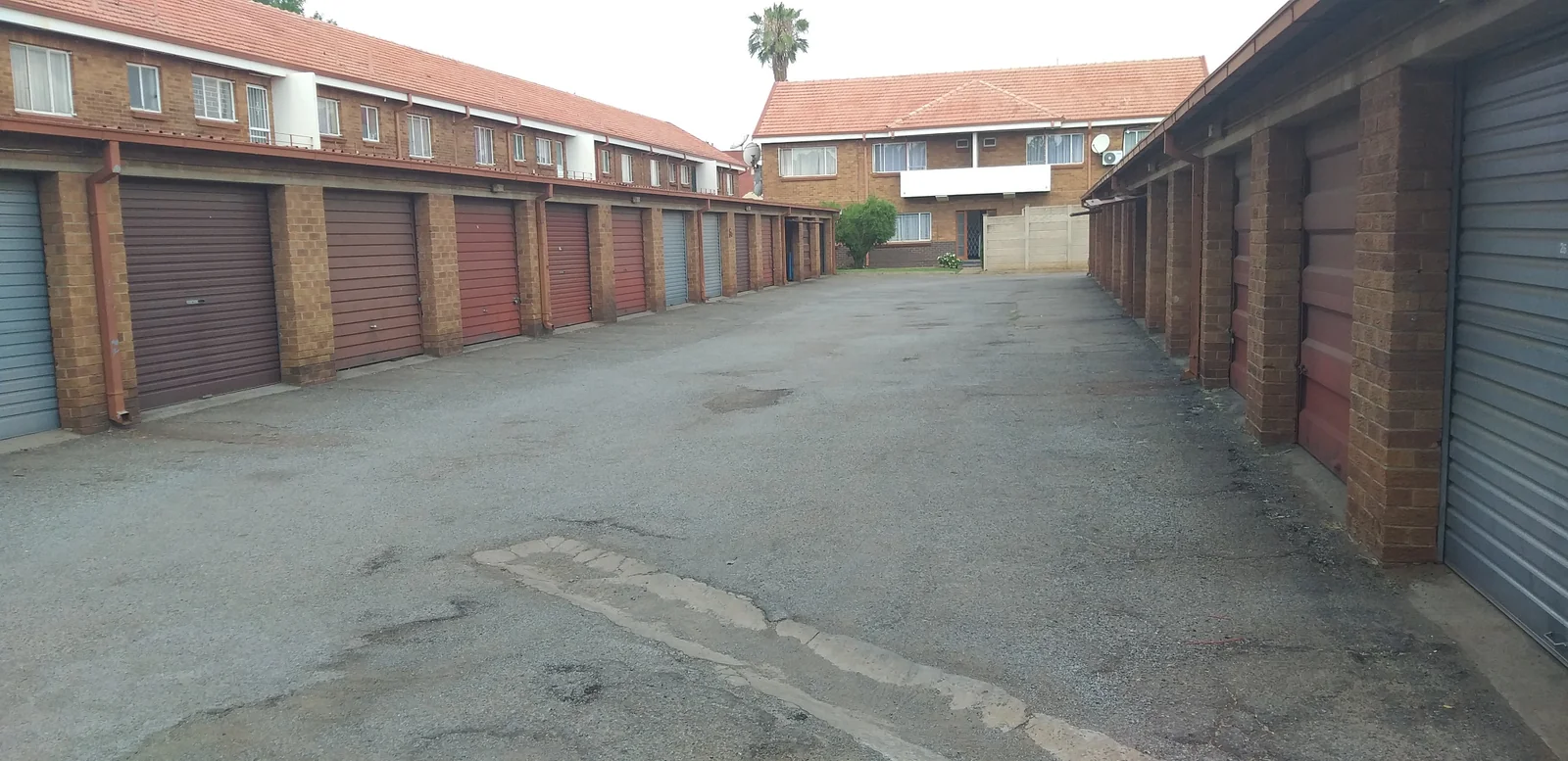 Sunny & secure 2 bedroomed Apartment for sale in Three Rivers.