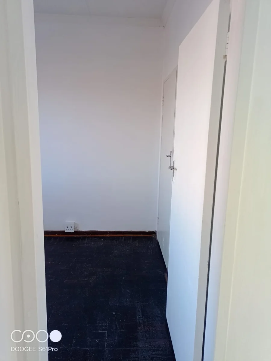 Sunny & secure 2 bedroomed Apartment for sale in Three Rivers.
