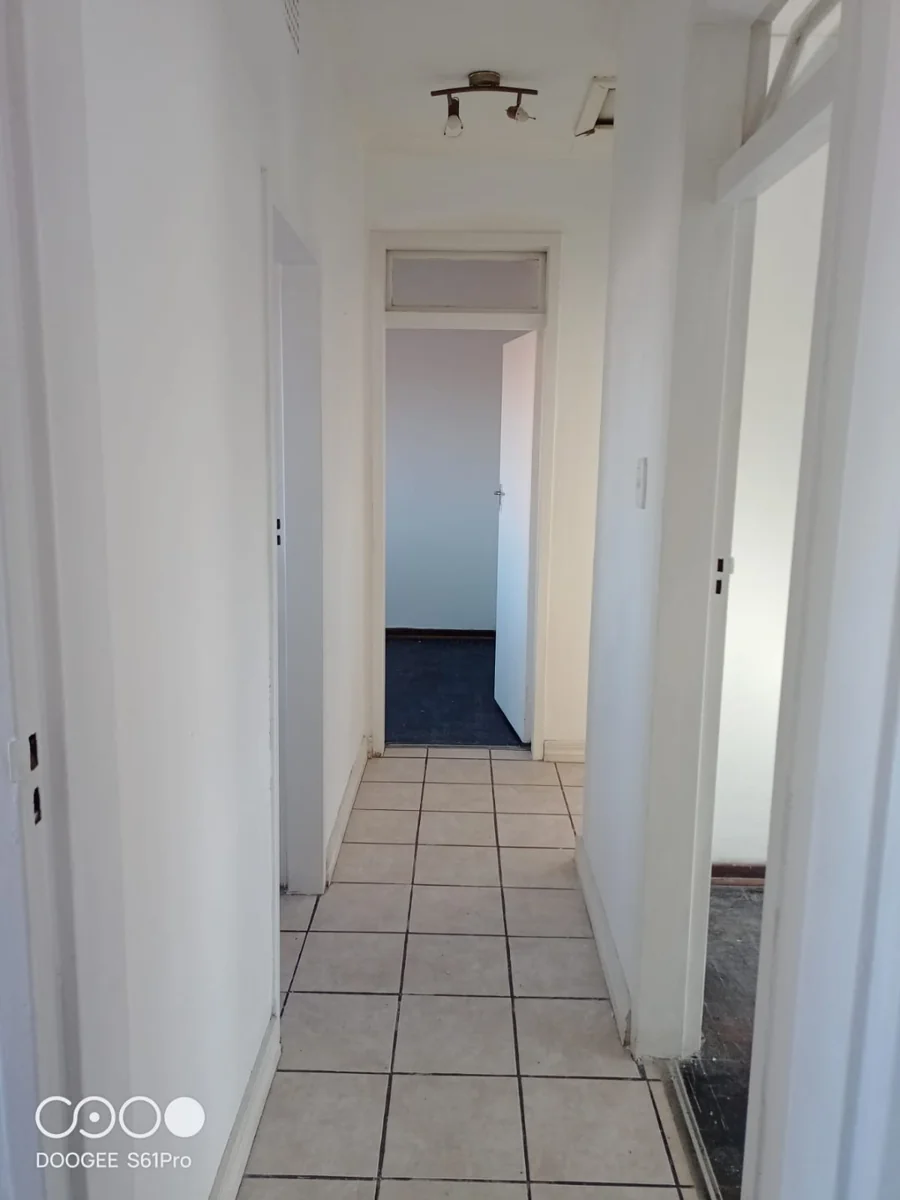 Sunny & secure 2 bedroomed Apartment for sale in Three Rivers.