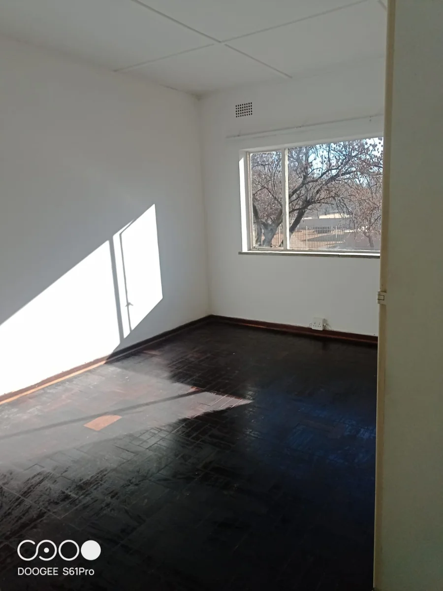 Sunny & secure 2 bedroomed Apartment for sale in Three Rivers.