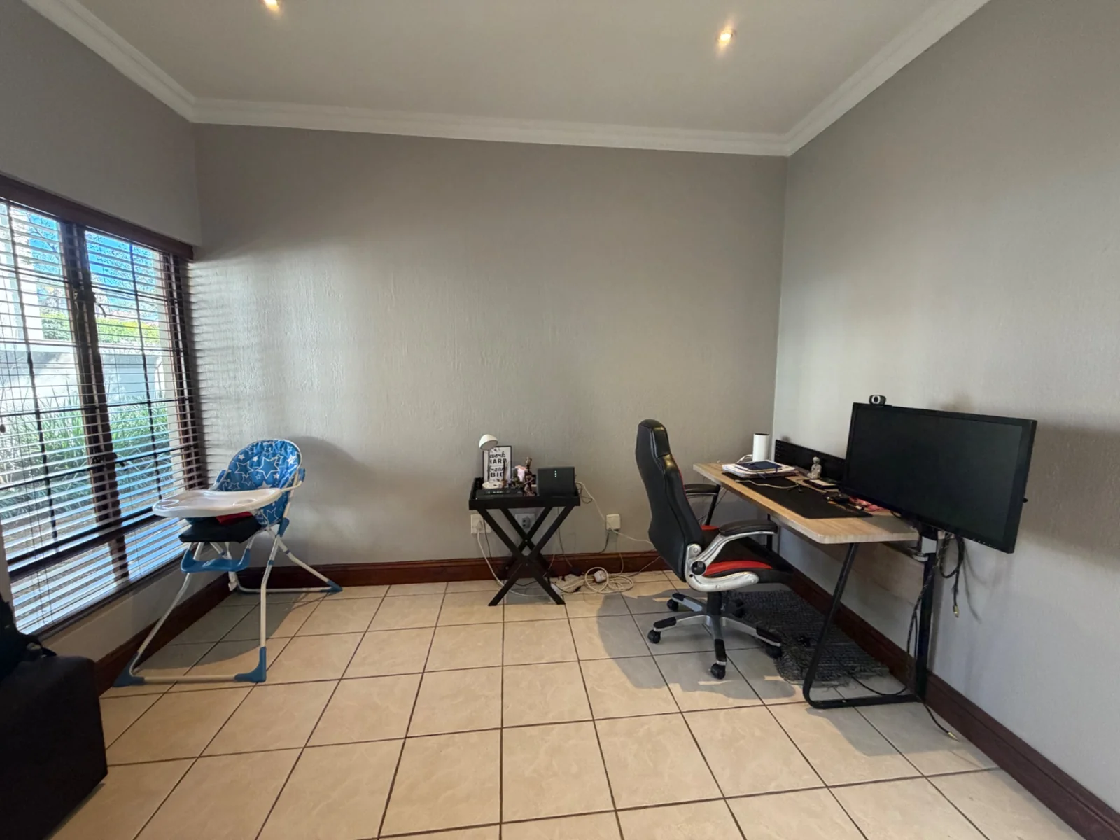 NEW IN THE MARKET ........ FREE STANDING INSIDE A SECURITY ESTATE!
