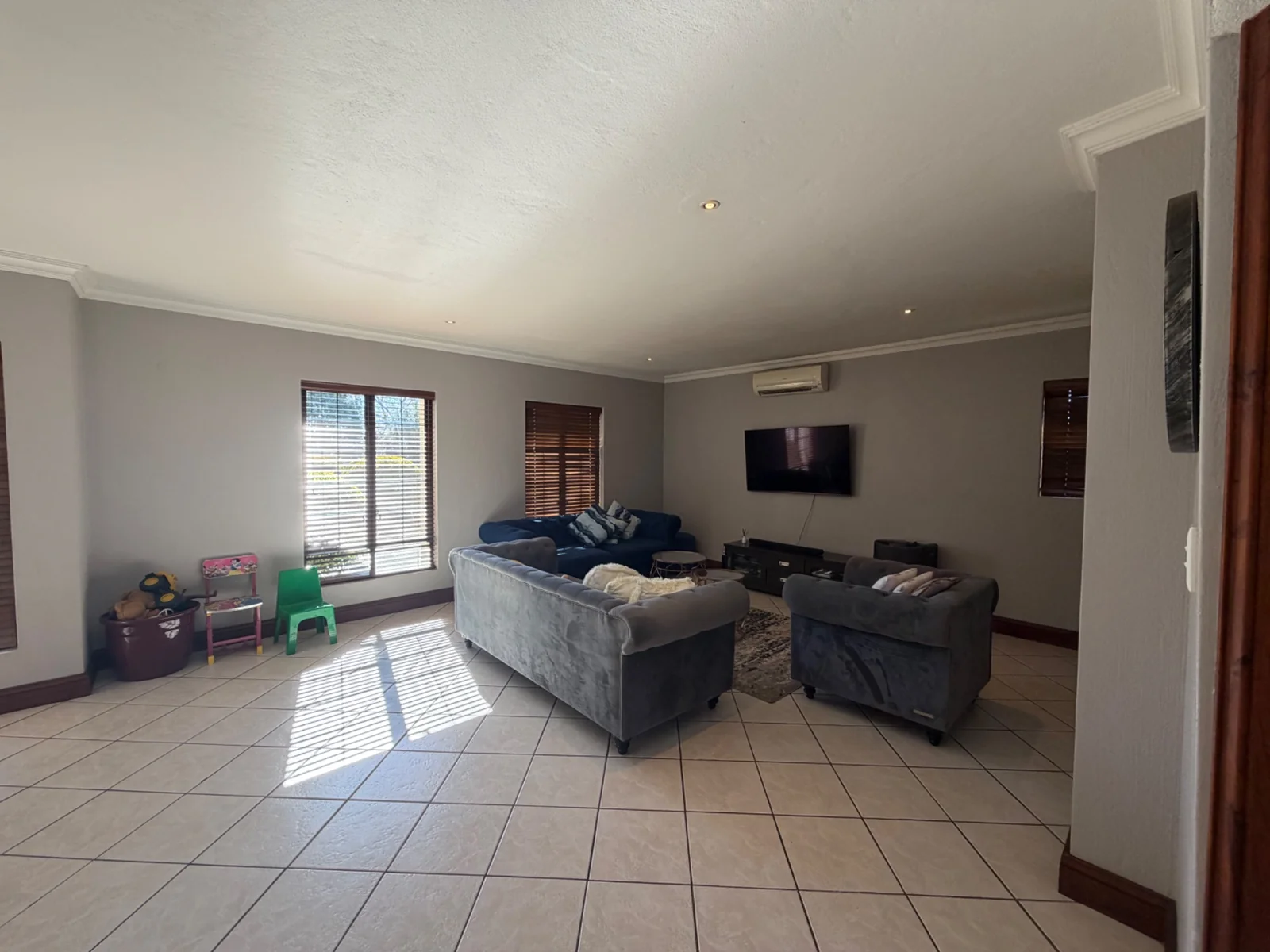 NEW IN THE MARKET ........ FREE STANDING INSIDE A SECURITY ESTATE!