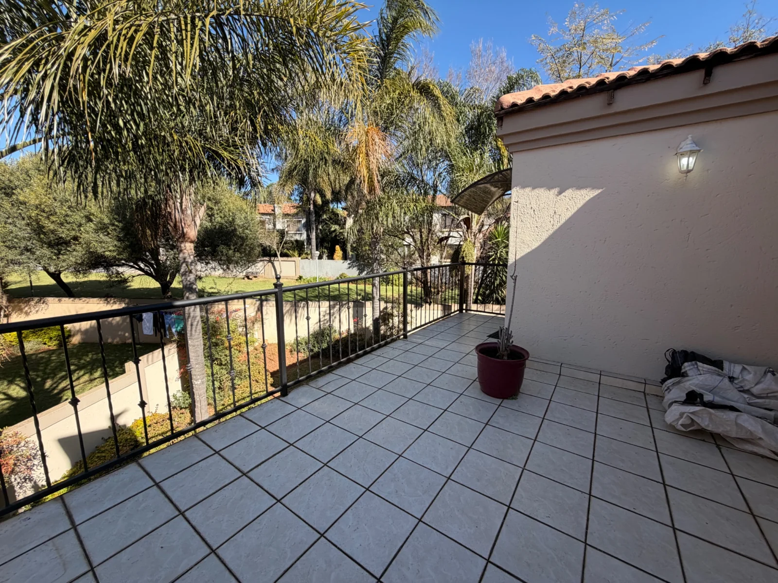 NEW IN THE MARKET ........ FREE STANDING INSIDE A SECURITY ESTATE!