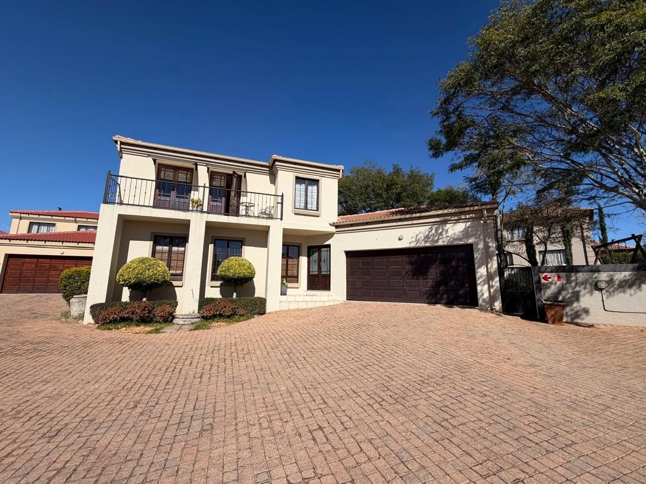 NEW IN THE MARKET ........ FREE STANDING INSIDE A SECURITY ESTATE!