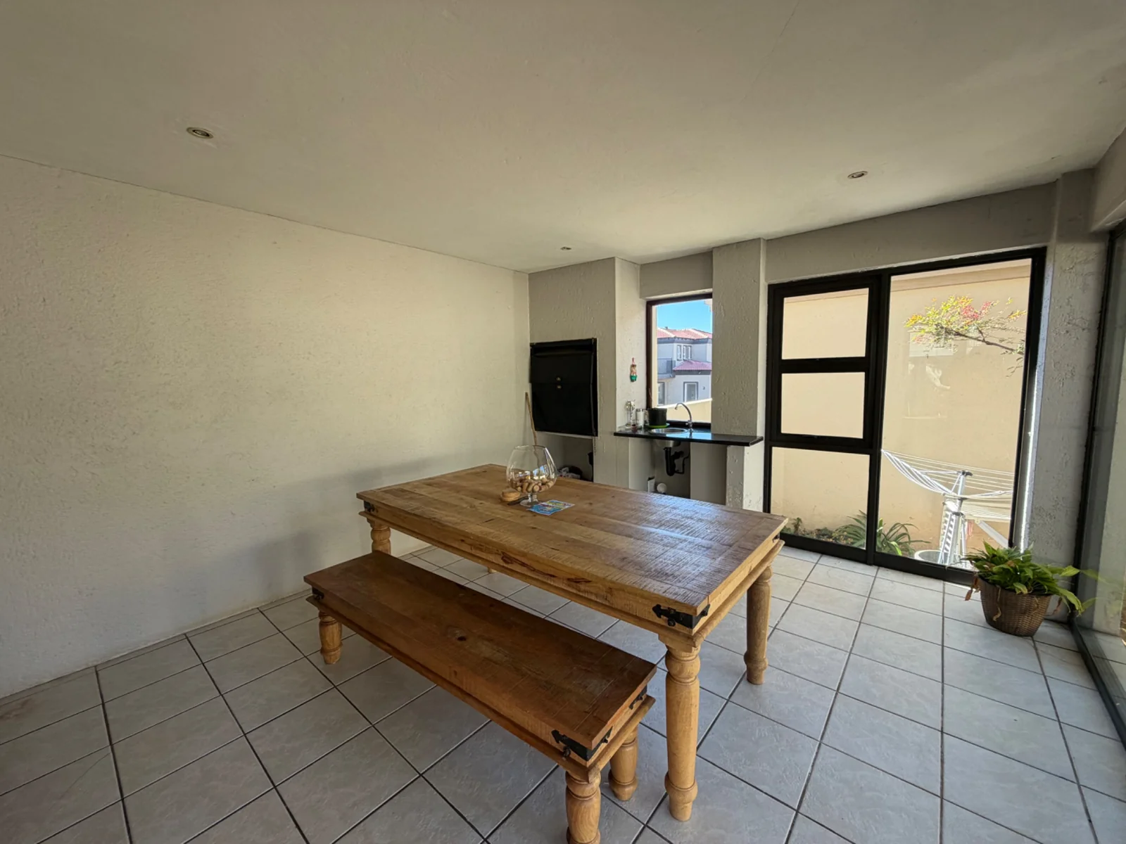 NEW IN THE MARKET ........ FREE STANDING INSIDE A SECURITY ESTATE!