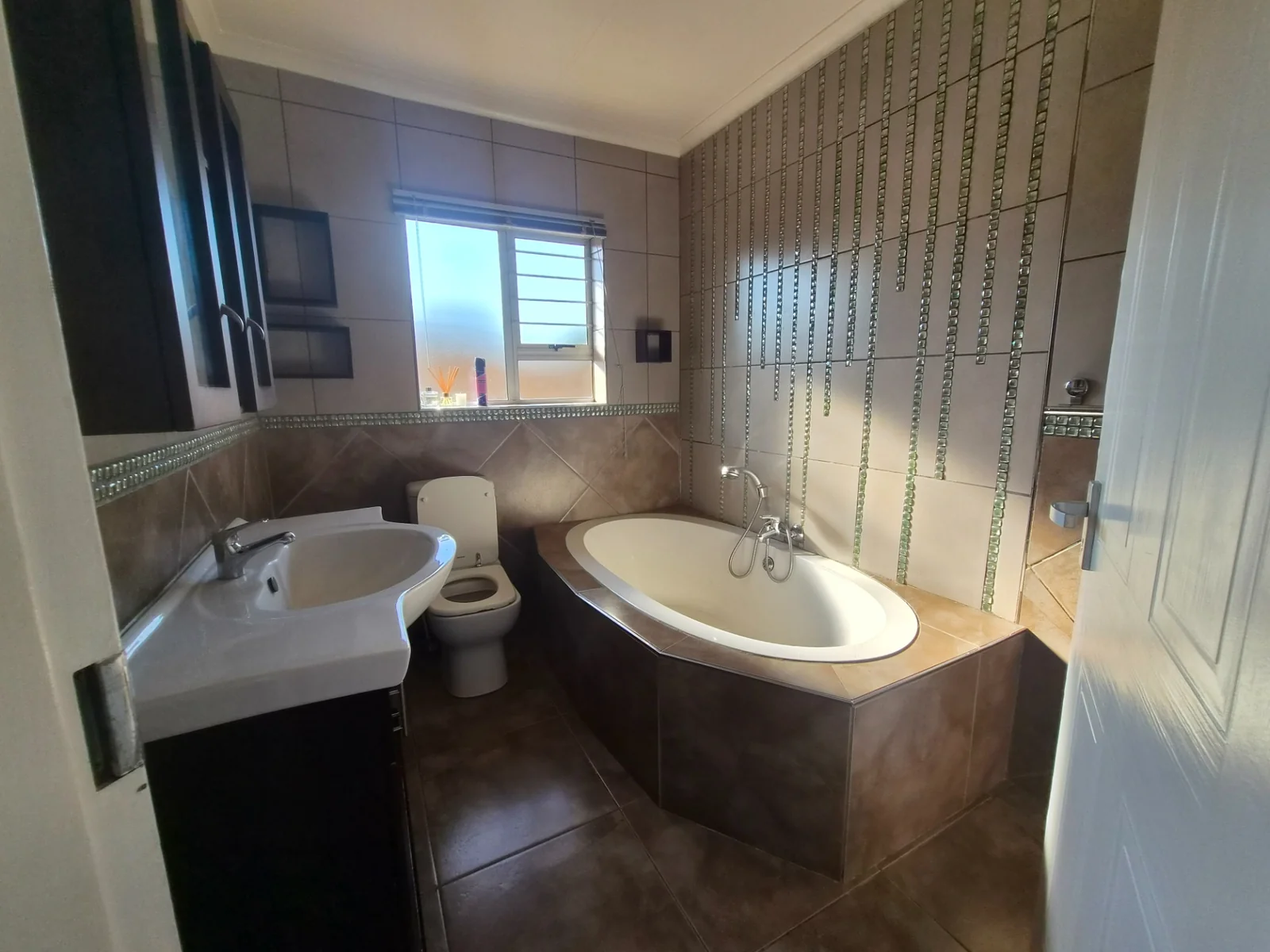 Modern, move-in-ready 3 bedroomed home in Nyala Park