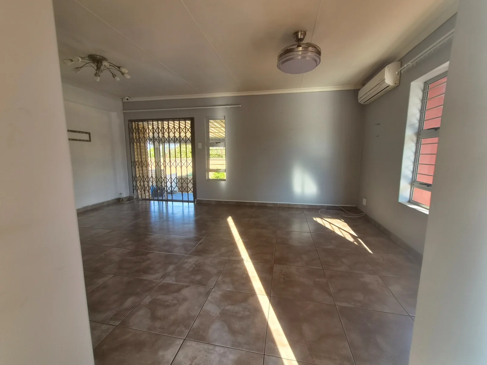 Modern, move-in-ready 3 bedroomed home in Nyala Park