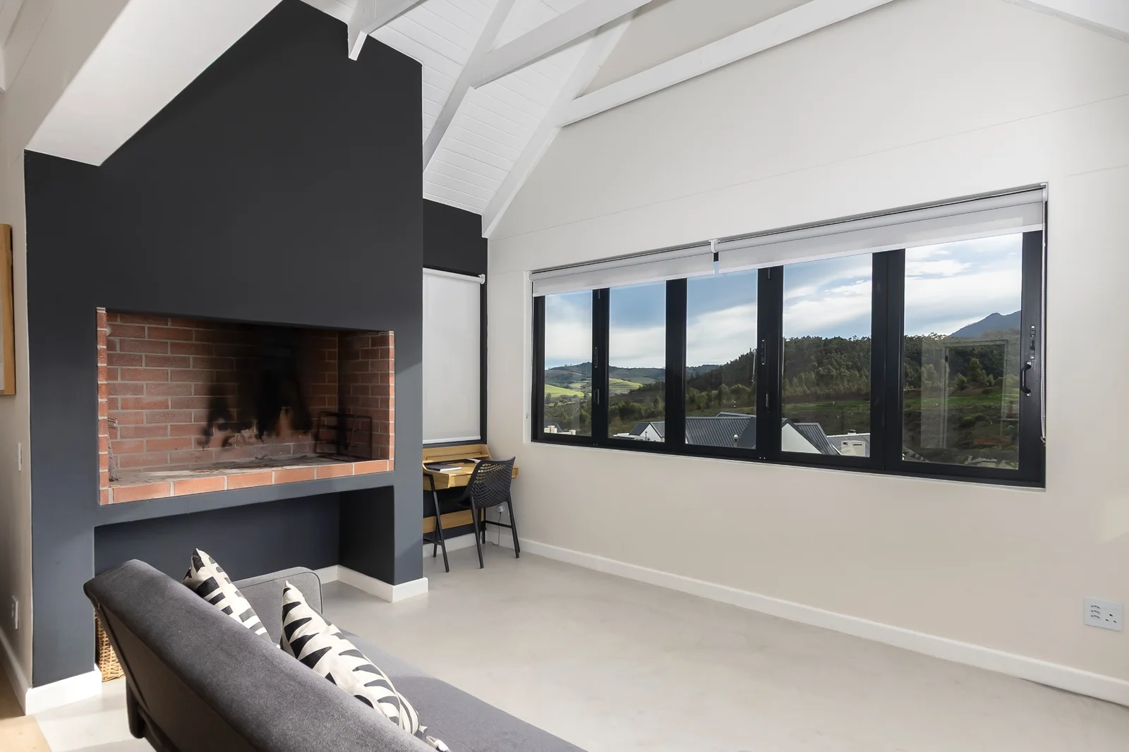 Spectacular Mountain Views in La Roche Estate