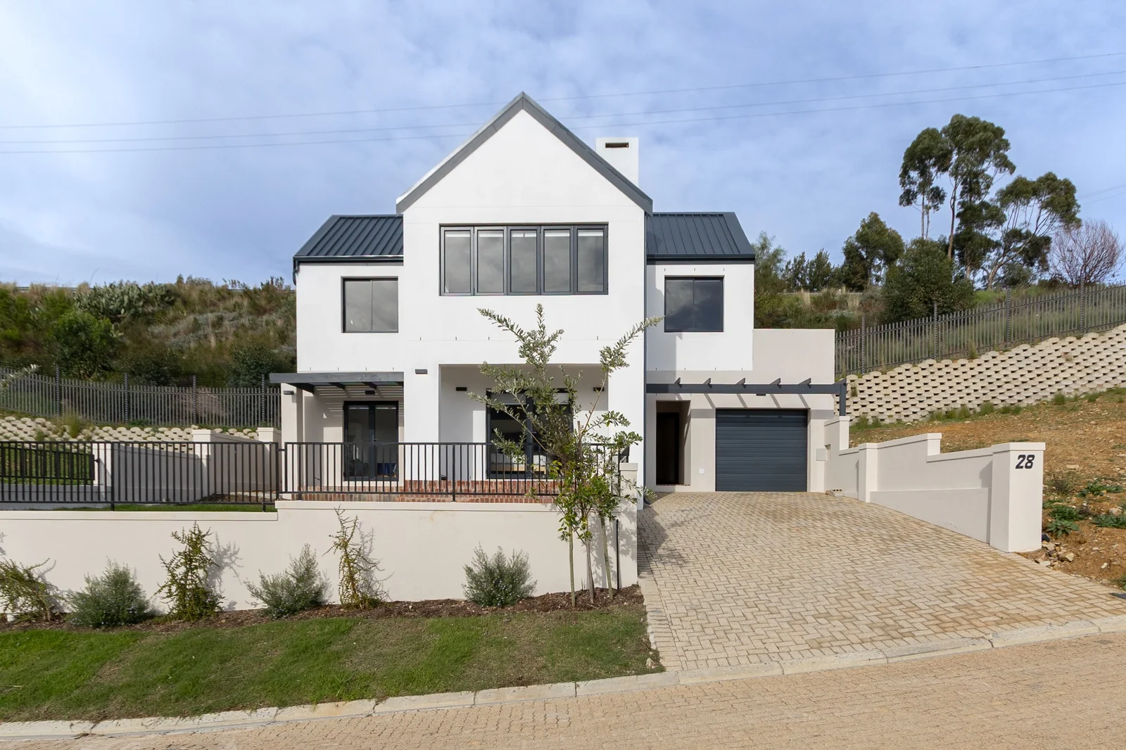 Spectacular Mountain Views in La Roche Estate