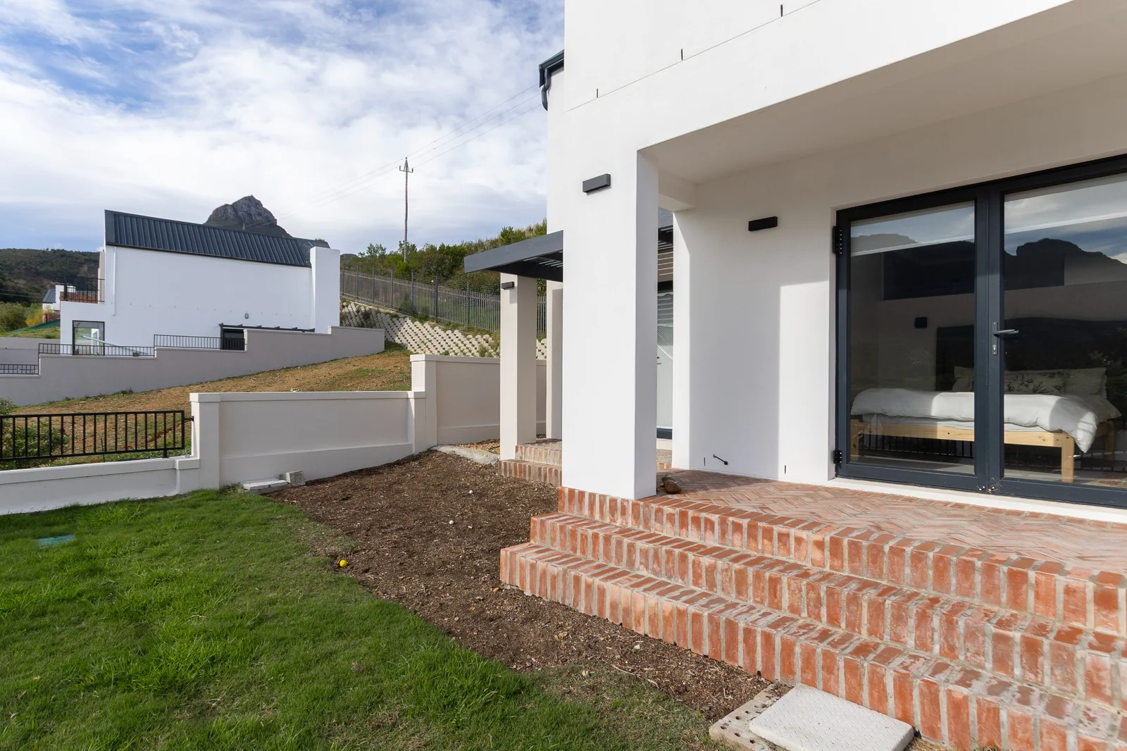Spectacular Mountain Views in La Roche Estate