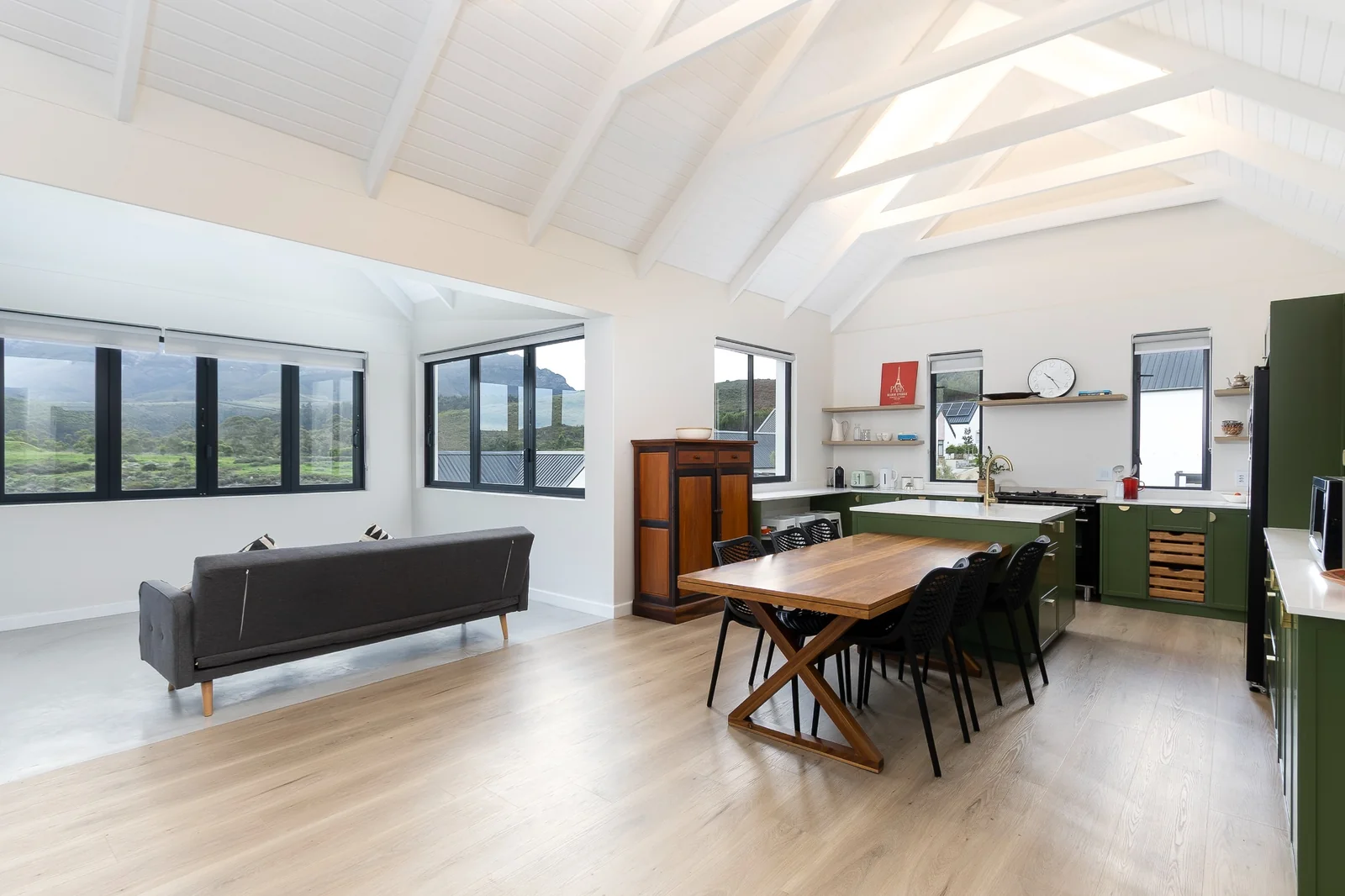 Spectacular Mountain Views in La Roche Estate