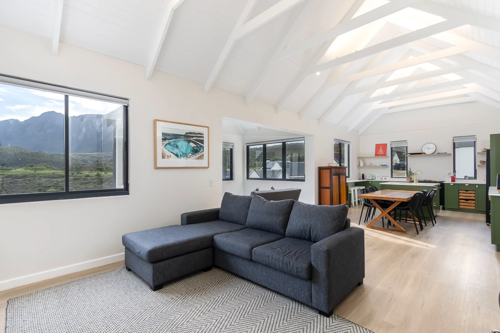 Spectacular Mountain Views in La Roche Estate