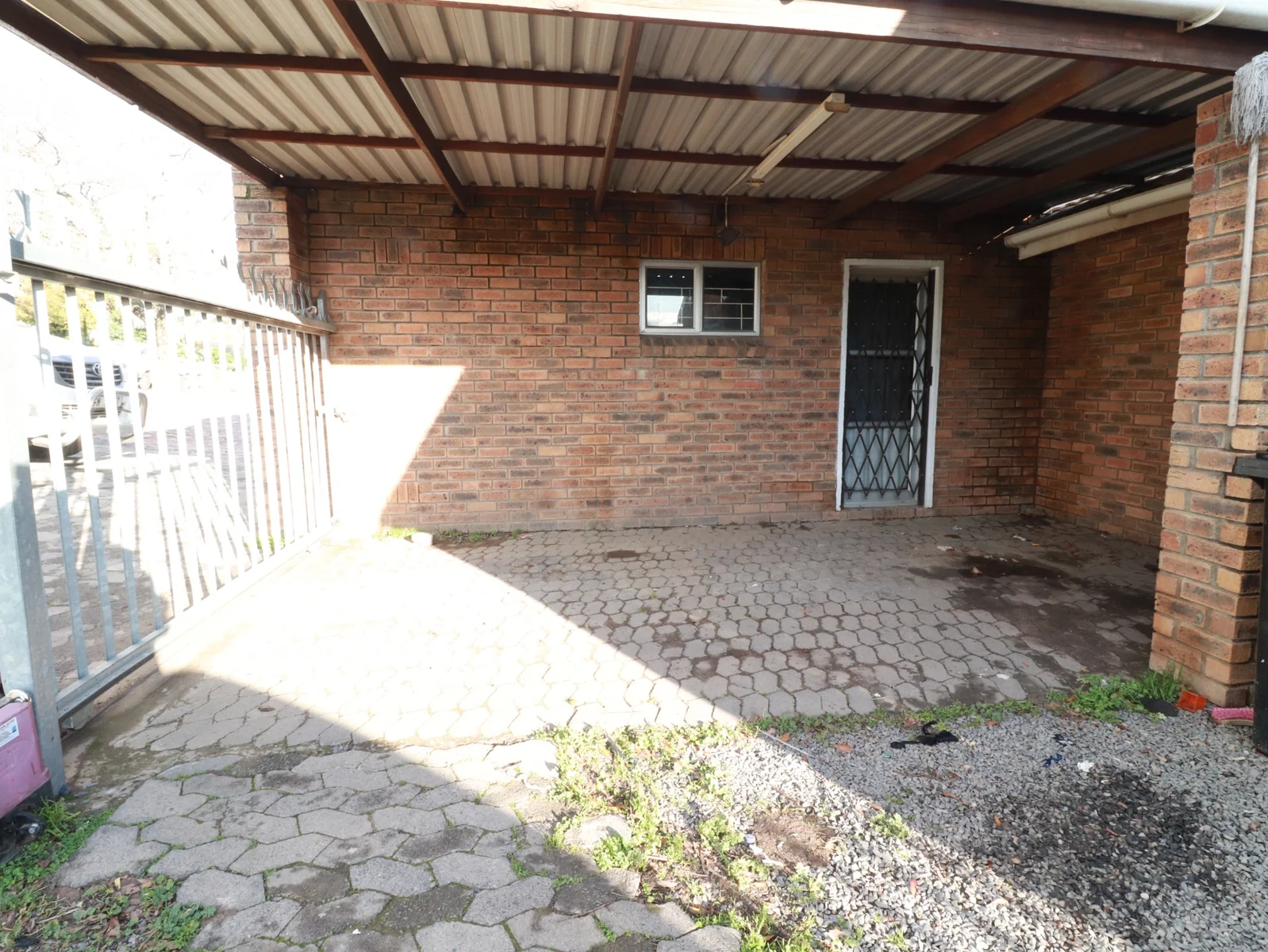 10-Bedroom Home in Cloetesville
