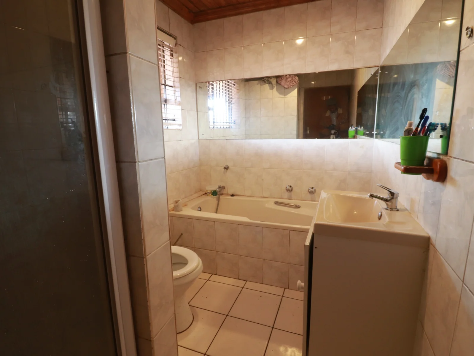 10-Bedroom Home in Cloetesville