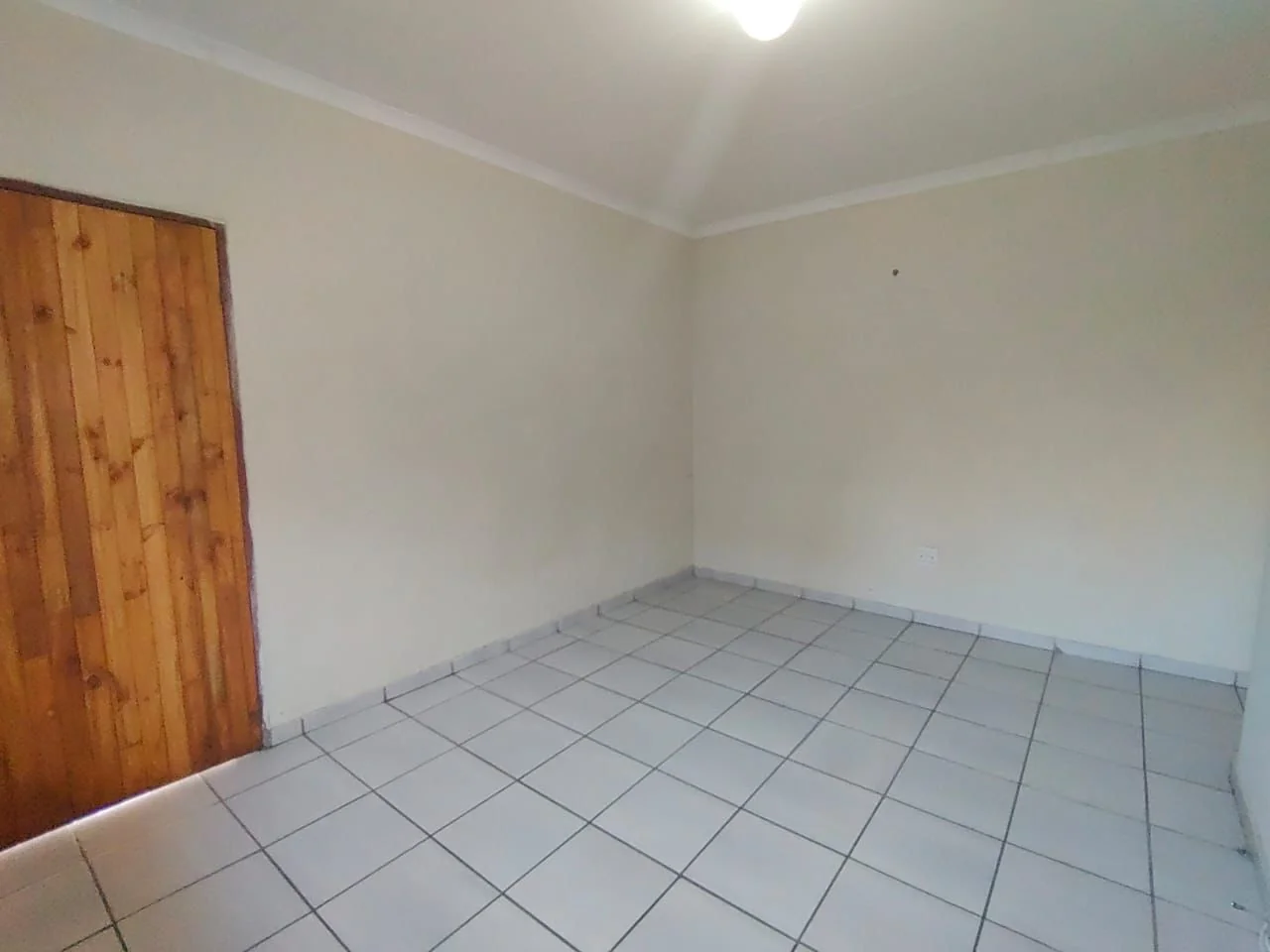 2 Bedroom Simplex for Rent in Rusteburg Central