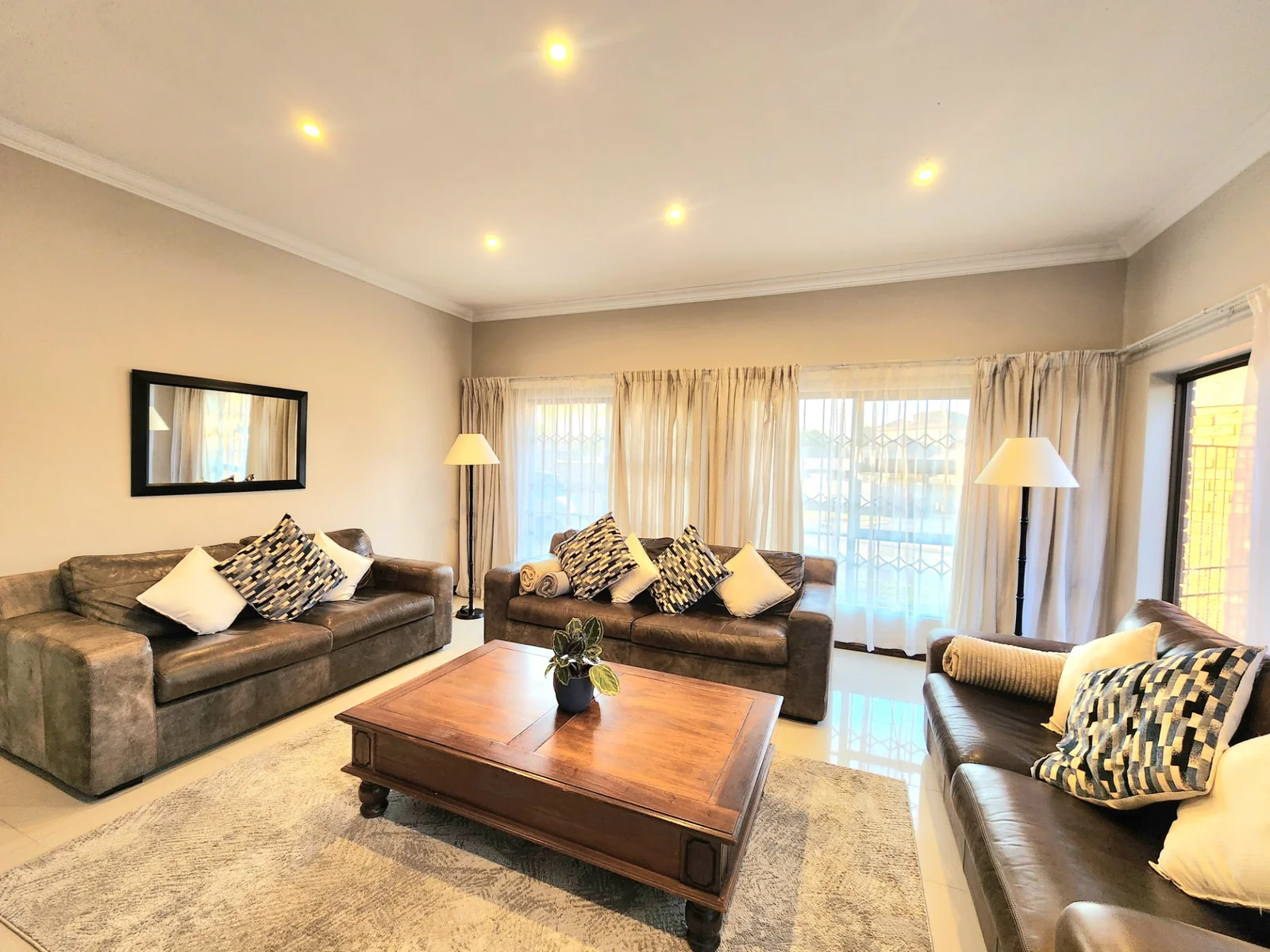 Stylish Full Title Family Home in an Exclusive Pomona Complex<br/>