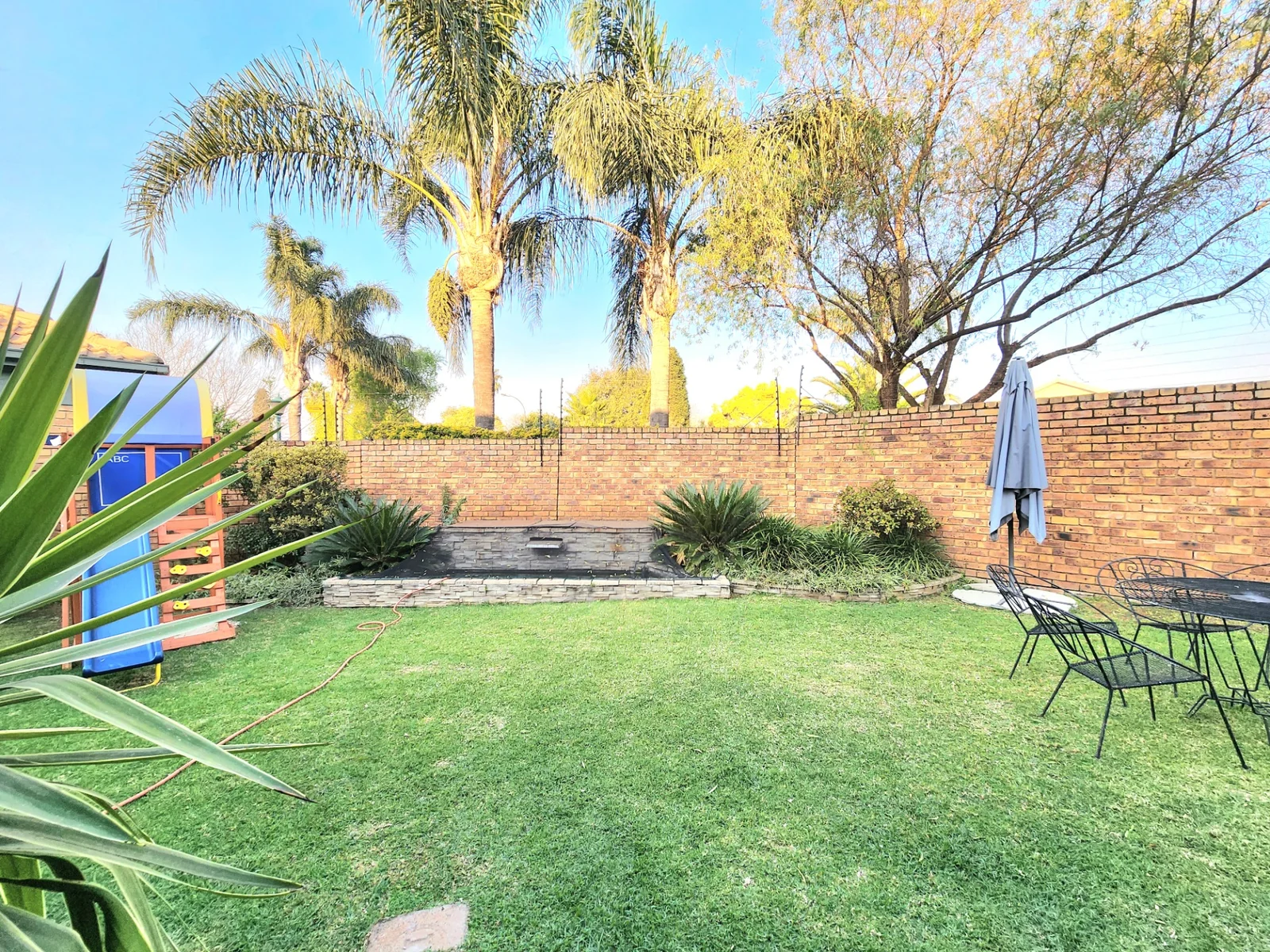 Stylish Full Title Family Home in an Exclusive Pomona Complex<br/>