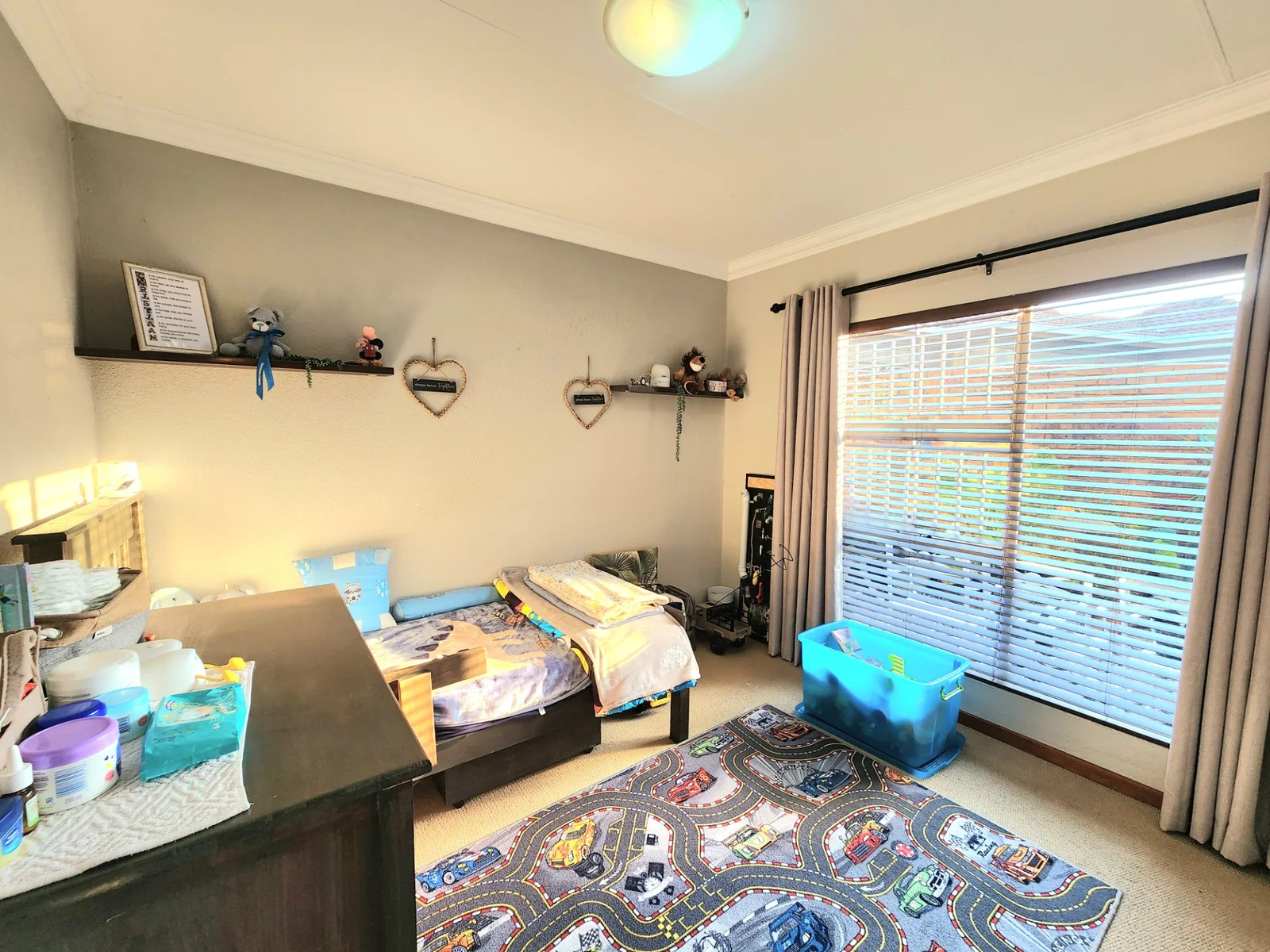 Stylish Full Title Family Home in an Exclusive Pomona Complex<br/>