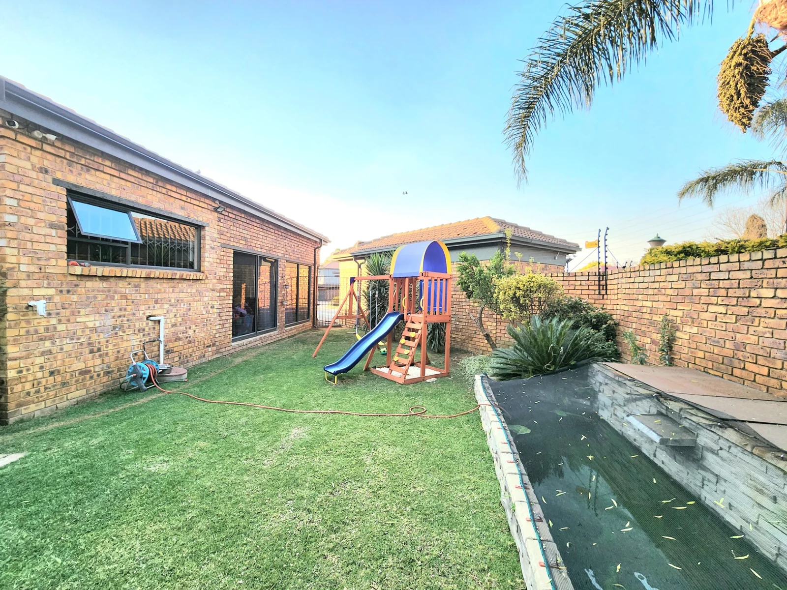 Stylish Full Title Family Home in an Exclusive Pomona Complex<br/>