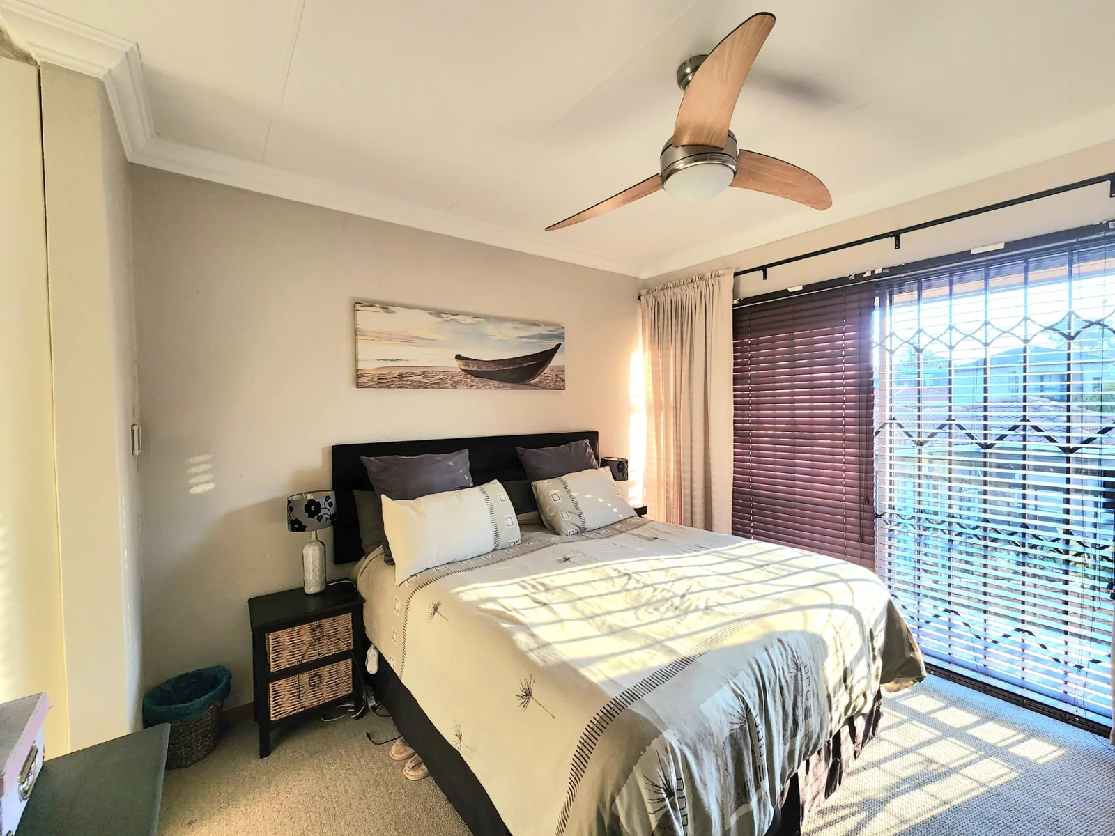 Stylish Full Title Family Home in an Exclusive Pomona Complex<br/>