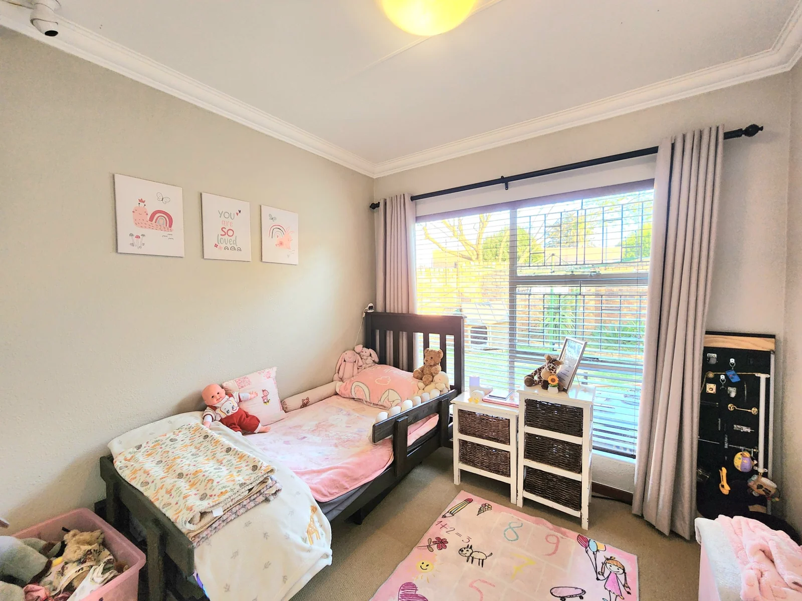 Stylish Full Title Family Home in an Exclusive Pomona Complex<br/>