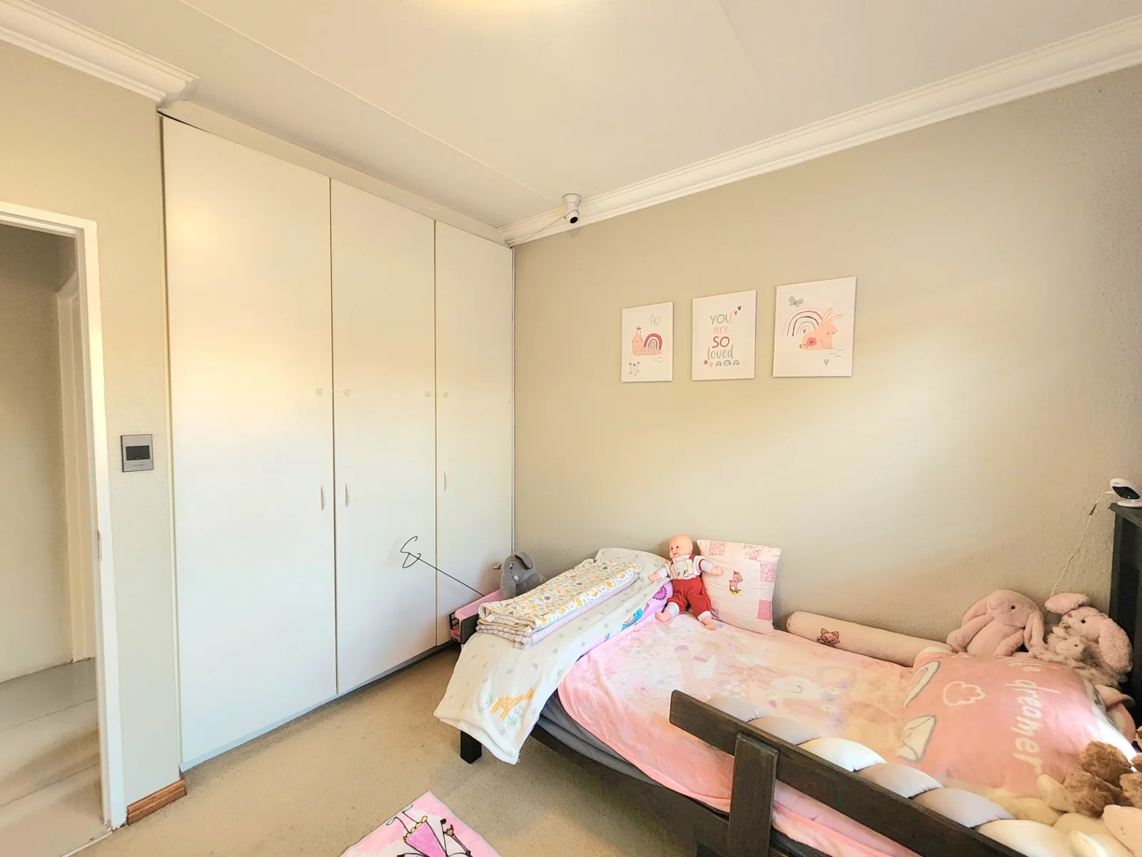 Stylish Full Title Family Home in an Exclusive Pomona Complex<br/>