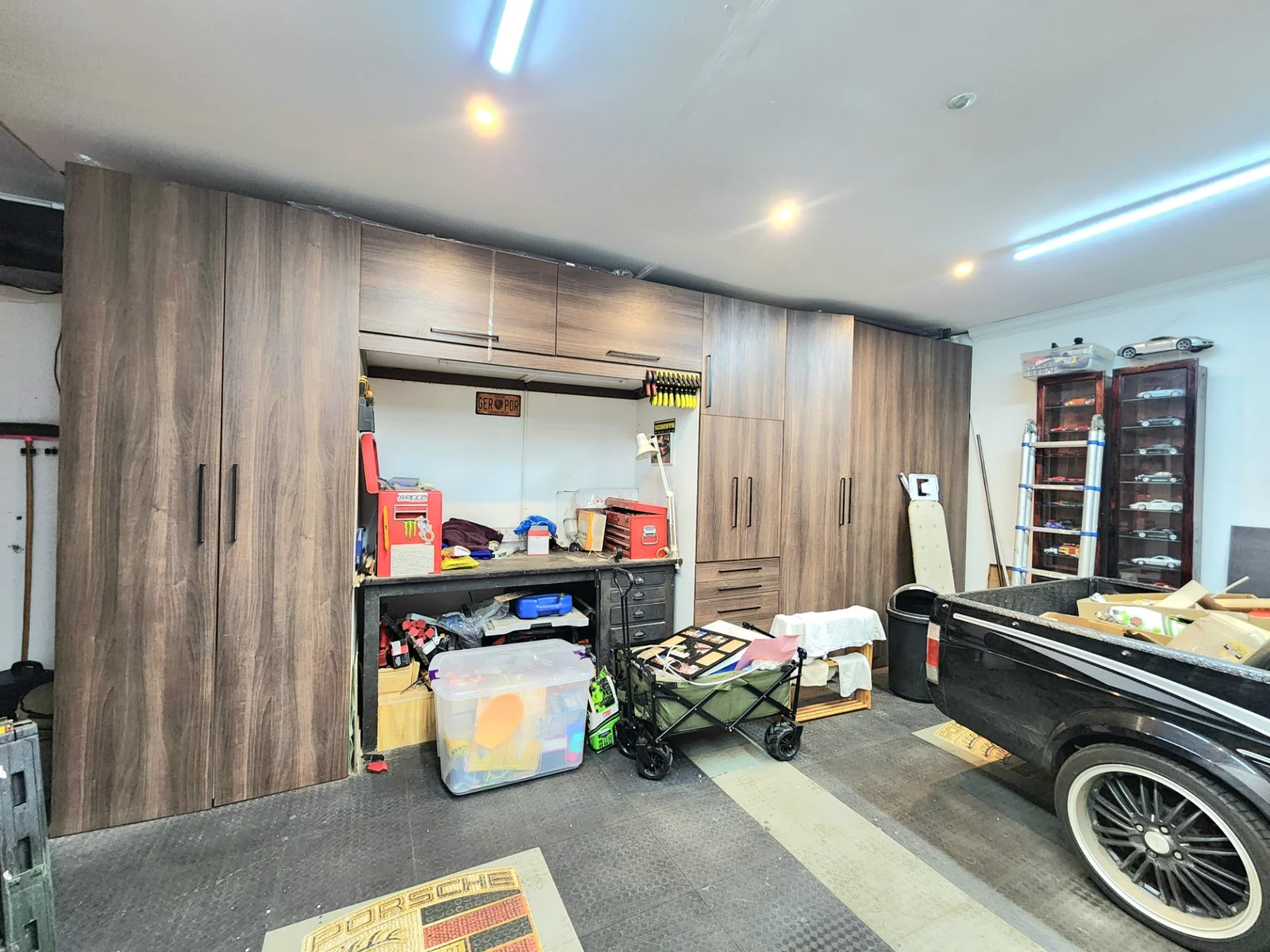 Stylish Full Title Family Home in an Exclusive Pomona Complex<br/>