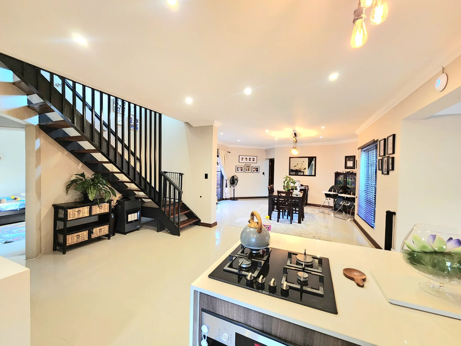 Stylish Full Title Family Home in an Exclusive Pomona Complex<br/>