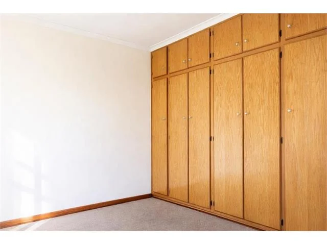 Spacious 1 Bed,1 Bath Apartment for Sale in Radiokop.