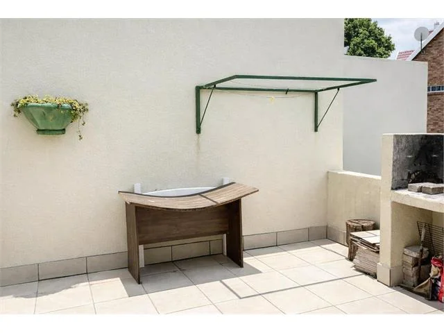 Spacious 1 Bed,1 Bath Apartment for Sale in Radiokop.