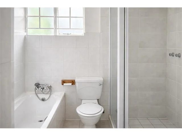 Spacious 1 Bed,1 Bath Apartment for Sale in Radiokop.