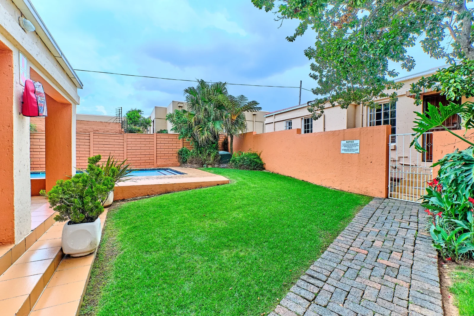 1 Bedroom, 1 bathroom apartment for Sale in Weltevreden Park
