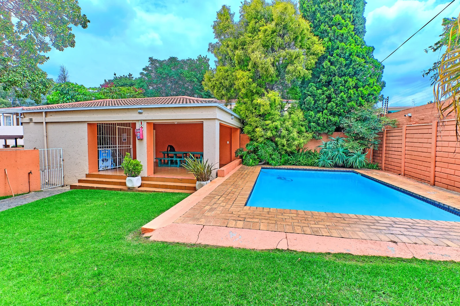 1 Bedroom, 1 bathroom apartment for Sale in Weltevreden Park